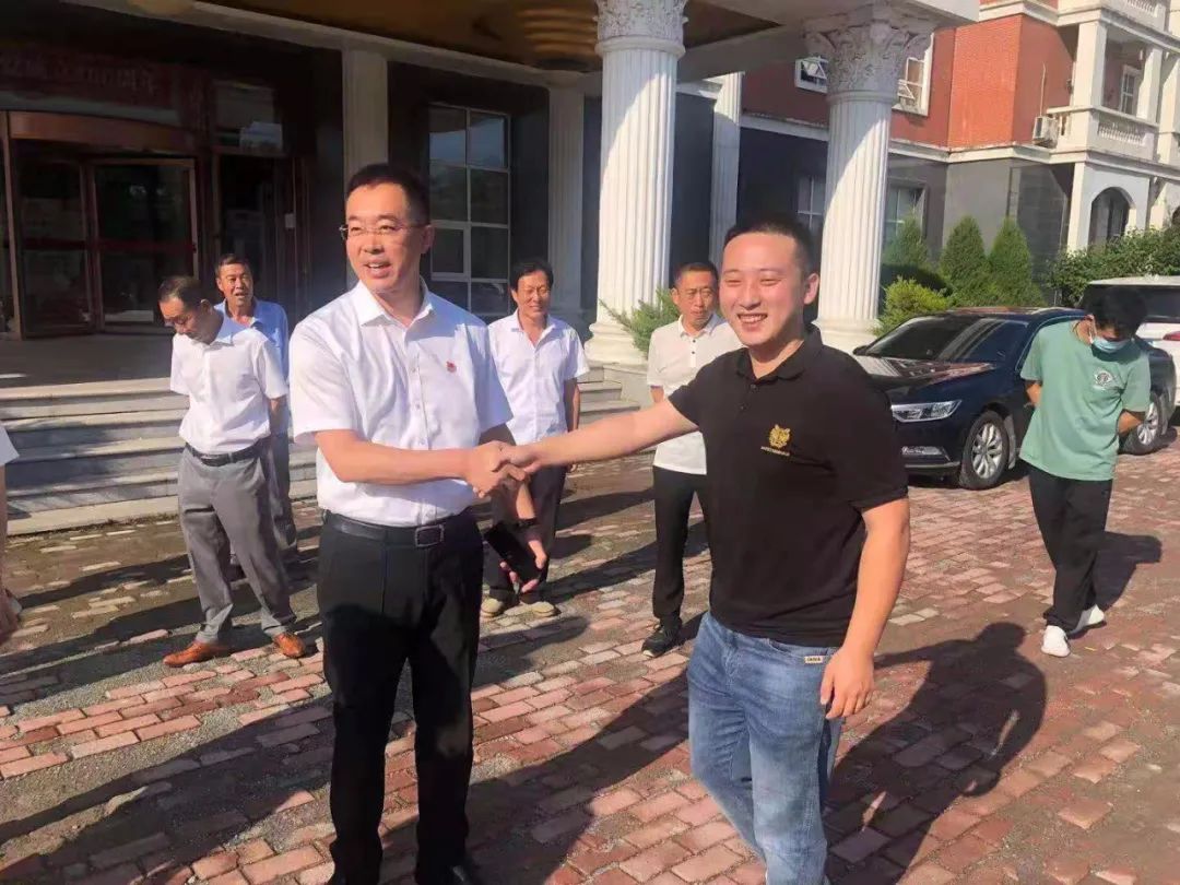 牢靠脱贫攻坚效果，助力墟落振兴——k8凯发集团向岫岩县黄花甸镇关门山村送驻村干部事情(图2)