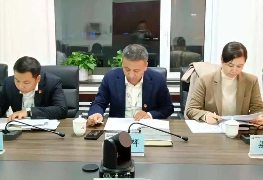 鞍勤集团、k8凯发集团党委理论学习中心组召开（扩大）聚会--深入学习贯彻党的十九届六