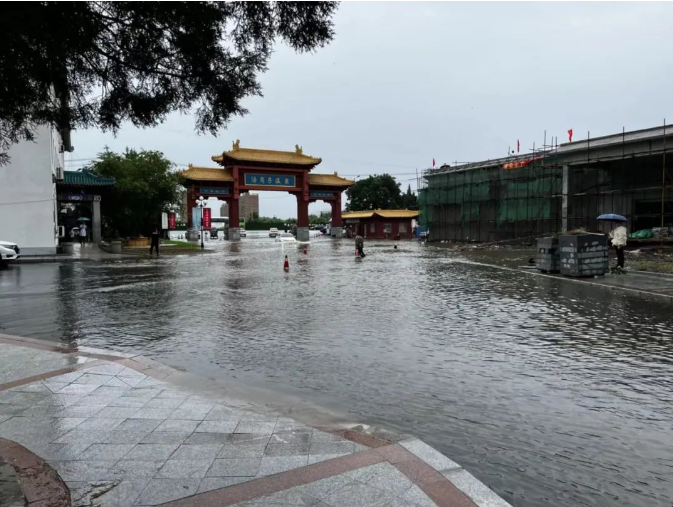 大康健公司同心协力抗雨情